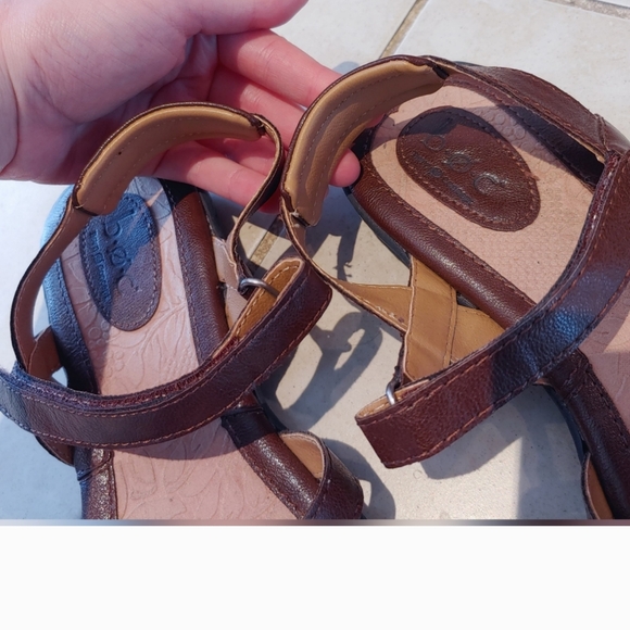 BUNDLE (3pcs) heels and sadals, Size Us: 8 - Picture 8 of 15